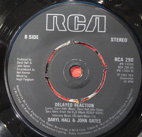 Daryl Hall + John Oates – Maneater [7" 45 RPM Single] (Usado)