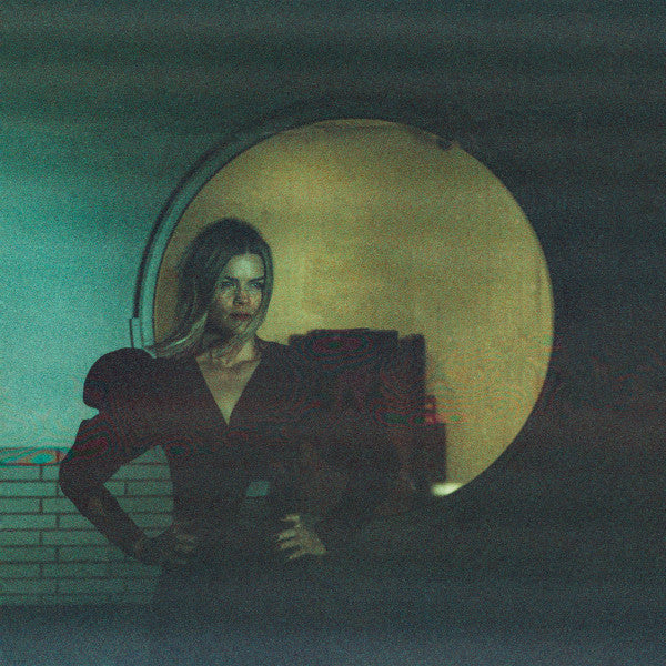 Jennifer Touch – Behind the Wall 🇺🇸