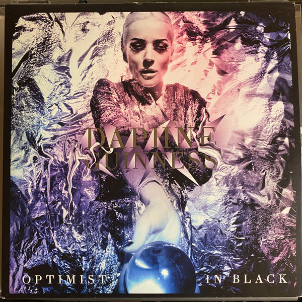 Daphne Guinness – Optimist in Black 🇺🇸