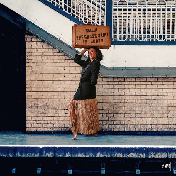 Malia – One Grass Skirt to London 🇺🇸