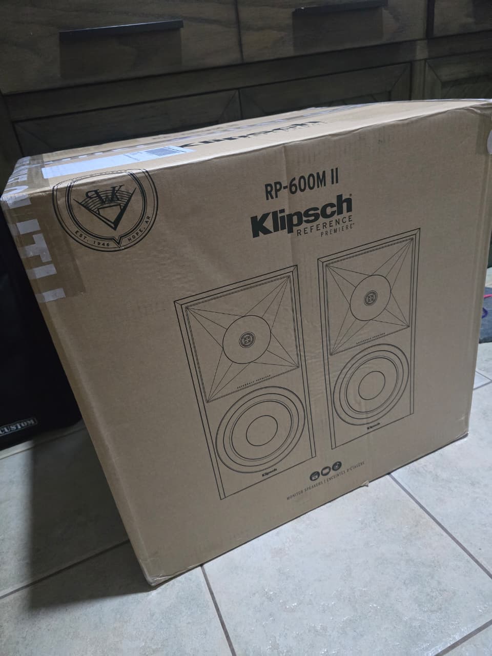 Un par de parlantes Pasivos | Kliptch RP-600M II Color Walnut (Open Box Certificado)